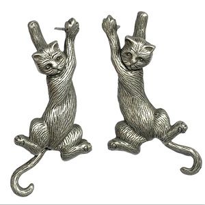 JJ Artifacts Earrings Pewter Tone Hanging Cats Articulated Tail